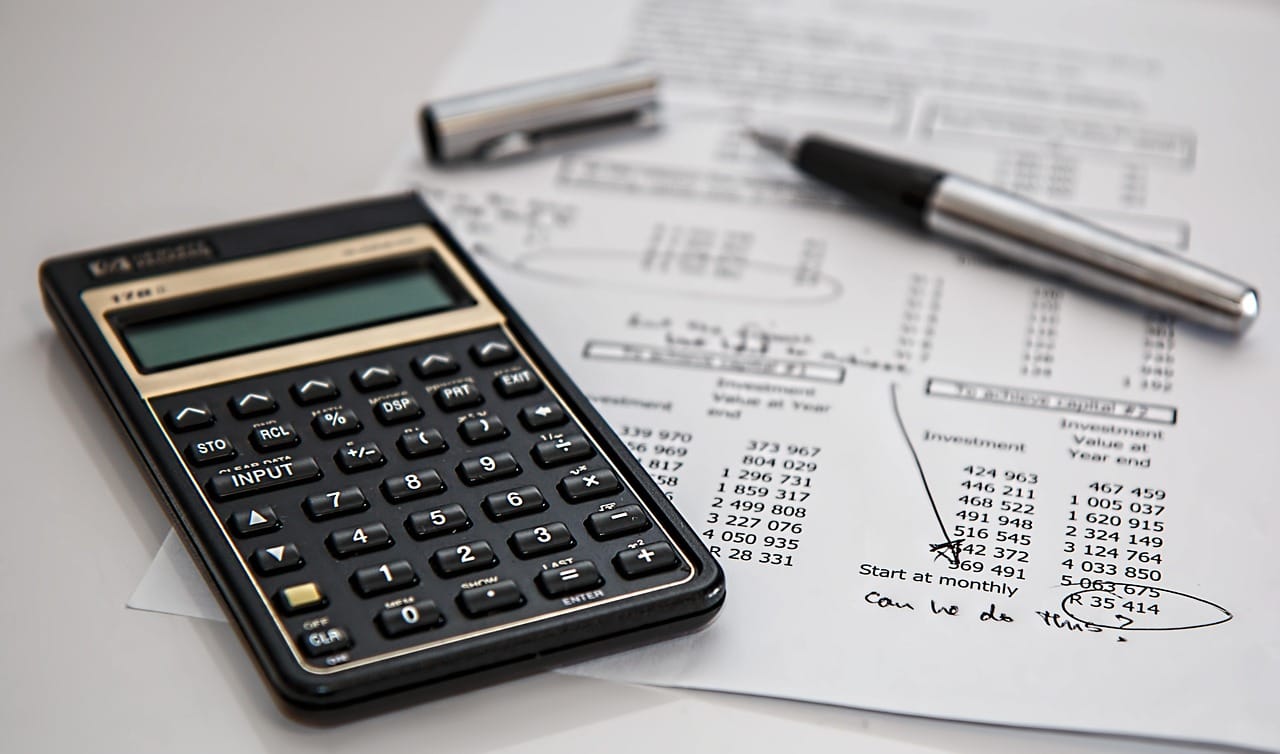 Calculator and documents representing precise Decimal calculations in Python
