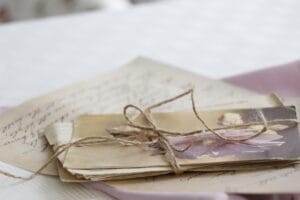 Documentos de texto que representan comparación de versiones con difflib en Python