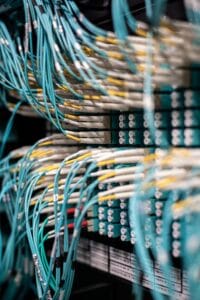 Cabos conectados a servidor representando chamadas remotas com xmlrpc.client no Python