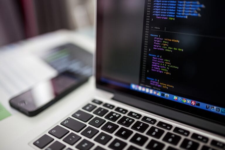 Notebook com código representando análise de traceback e depuração no Python