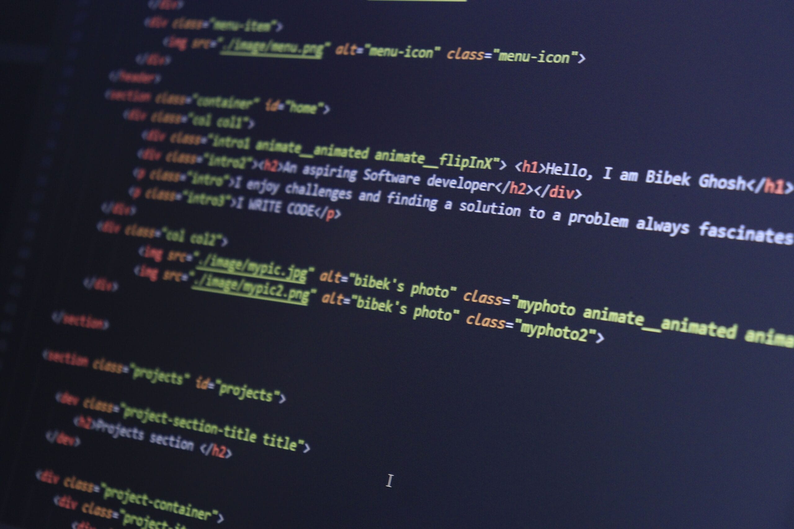 Python code representing a priority queue with heapq max-heap