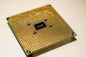 Microprocessador representando CPUs disponíveis para um processo Python