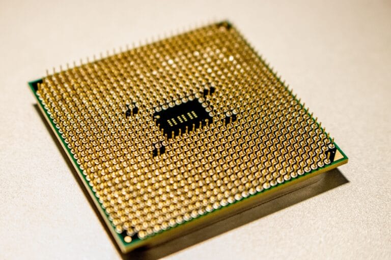 Microprocessador representando CPUs disponíveis para um processo Python