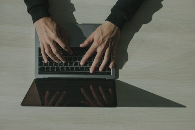 Validación de direcciones de correo con getaddresses strict en Python